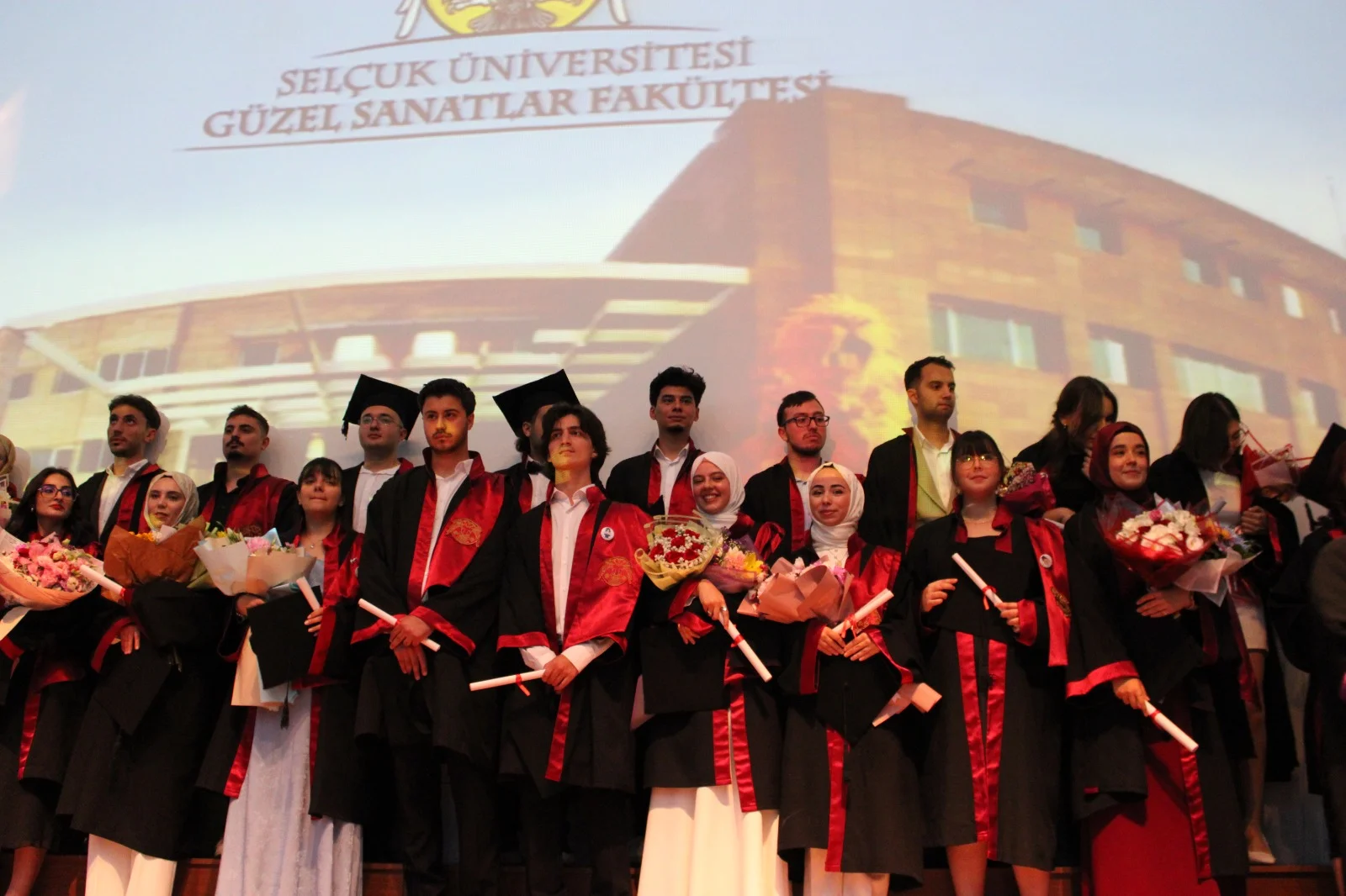 Fakültemizde Mezuniyet Coşkusu ve Yıl Sonu Sergisi Heyecanı